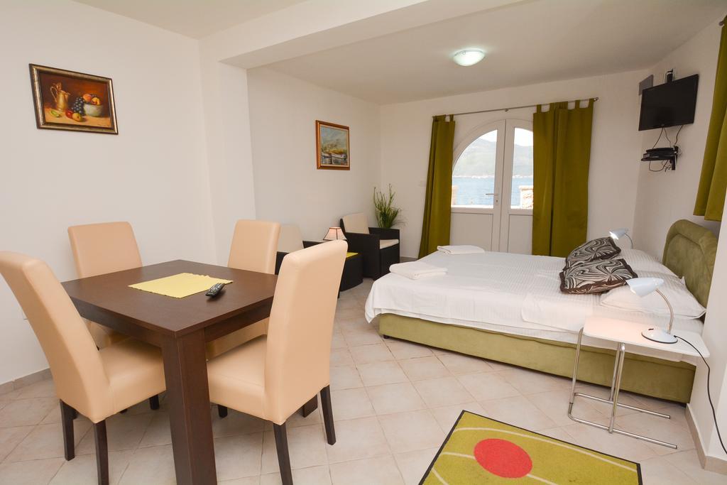 Leut Apartments ティヴァト エクステリア 写真